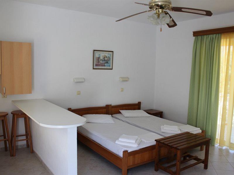 Eristos Beach Hotel Megalon Chorion  Exterior photo