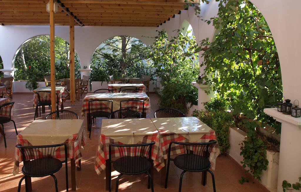 Eristos Beach Hotel Megalon Chorion  Exterior photo